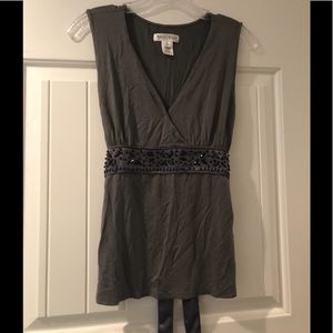 🌼3/$30🌼 WHBM Gray sleeveless embellished top Size medium